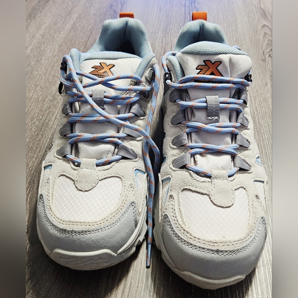 Womens Zeroxposur trail shoes size 8